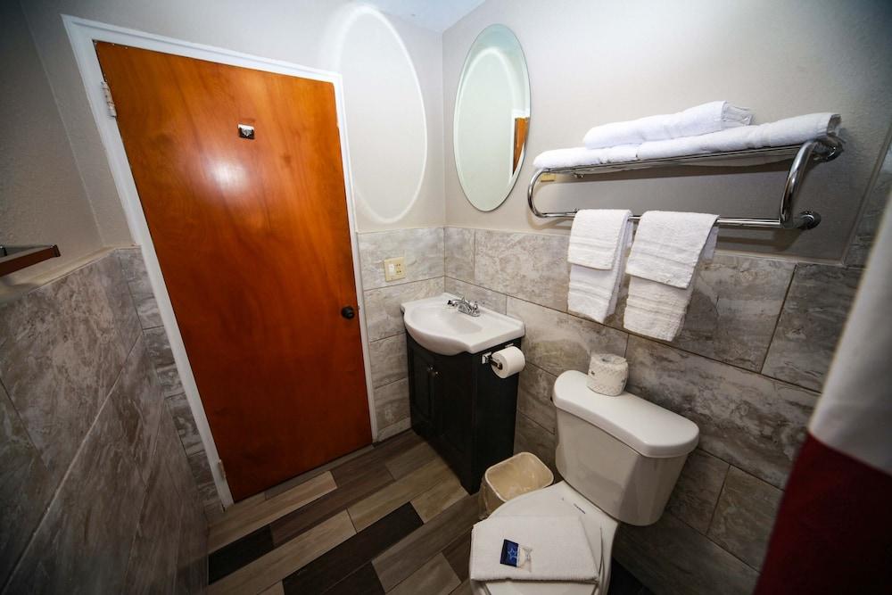 Relax Inn photo 24