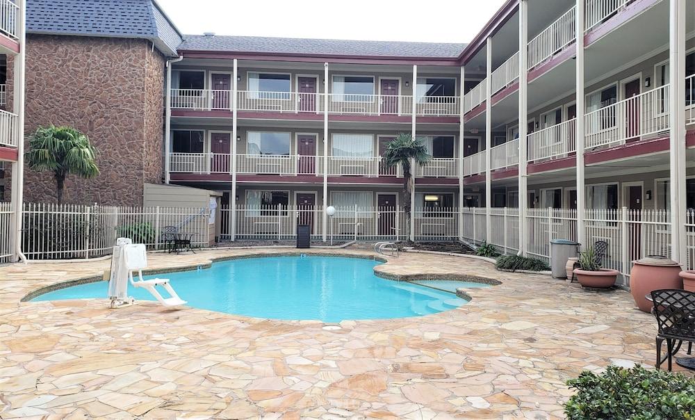 Red Roof Inn Kenner – New Orleans Airport NE photo 17