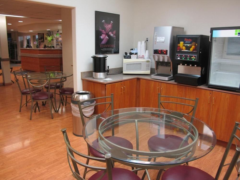 Microtel Inn & Suites by Wyndham Eagle River/Anchorage Area photo 26