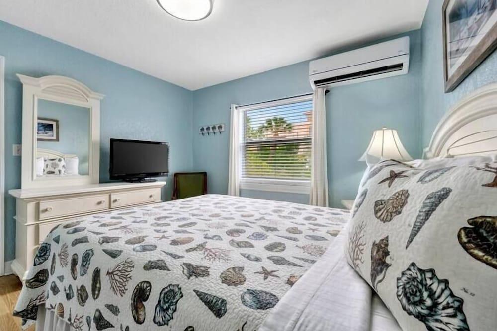 Blue Wave Suites photo 14