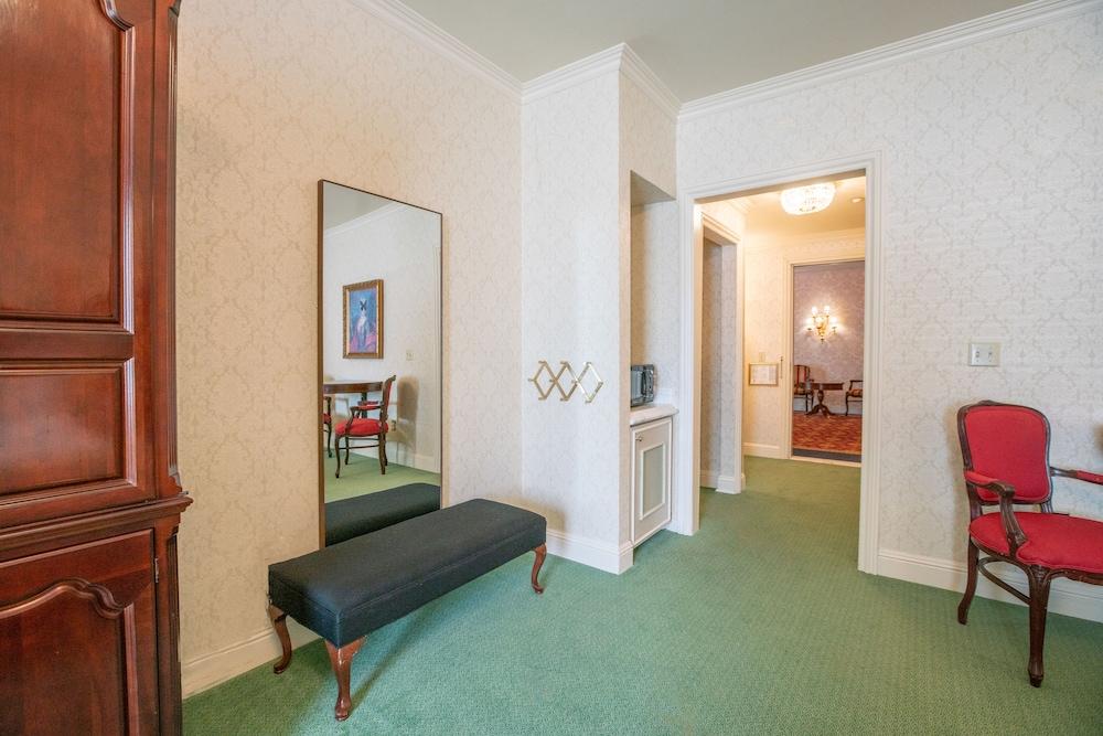 Bristol Hotel, Boutique Collection photo 14