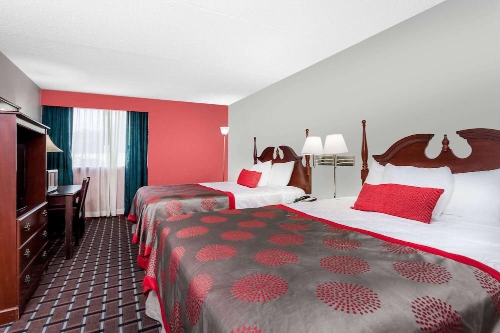 Ramada by Wyndham Henderson/Evansville photo 13