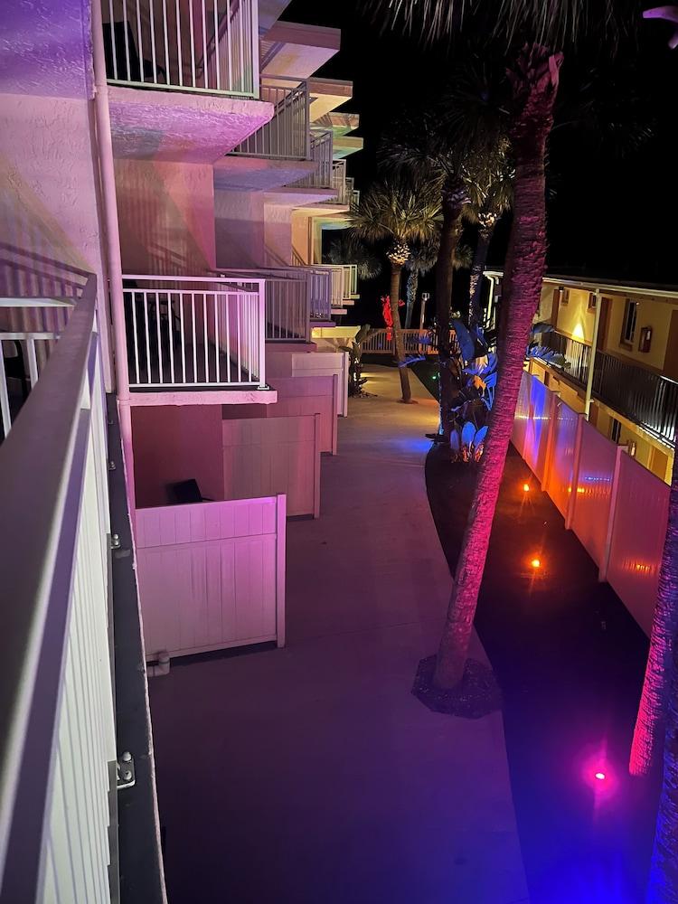 Flamingo Inn Beachfront photo 35