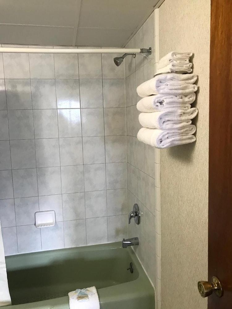 Surf Inn Suites photo 32