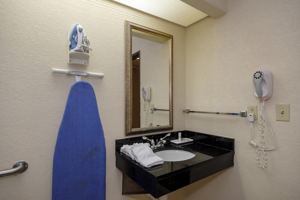 Red Roof Inn Yemassee photo 21