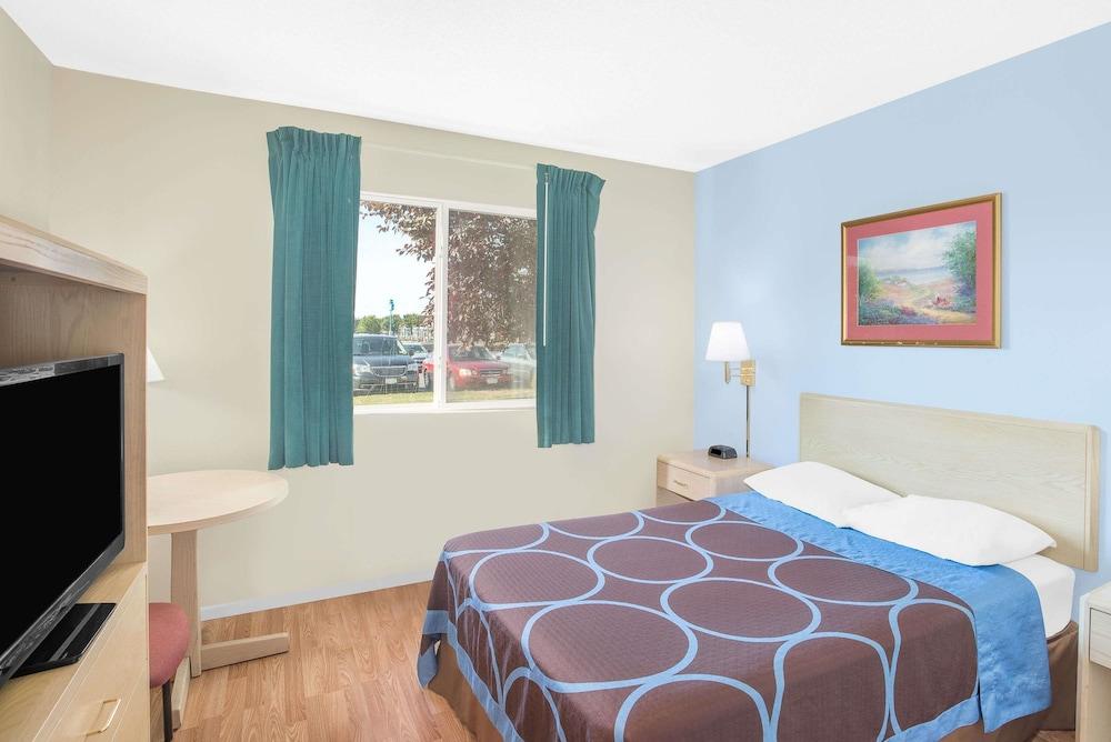 Super 8 by Wyndham Canandaigua photo 29
