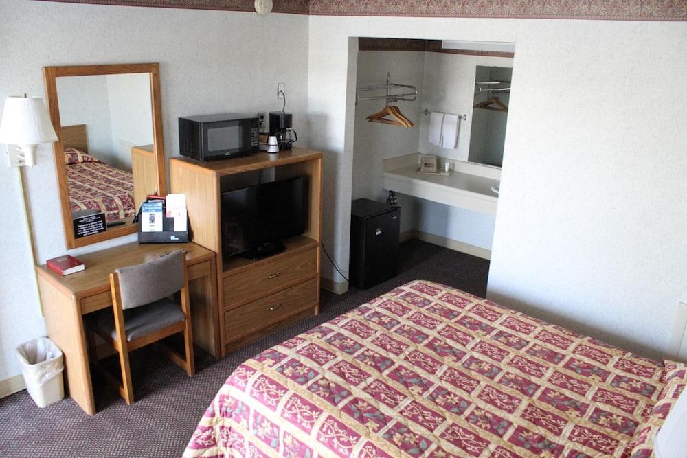 Budget Host Inn Bristol photo 36