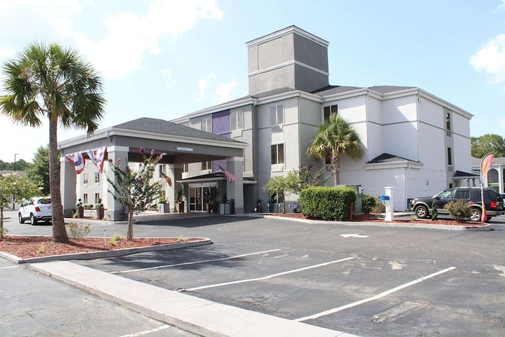 Wingate by Wyndham Kings Bay Naval Base / I-95 photo 1