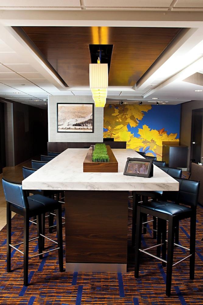 Courtyard by Marriott La Crosse photo 62