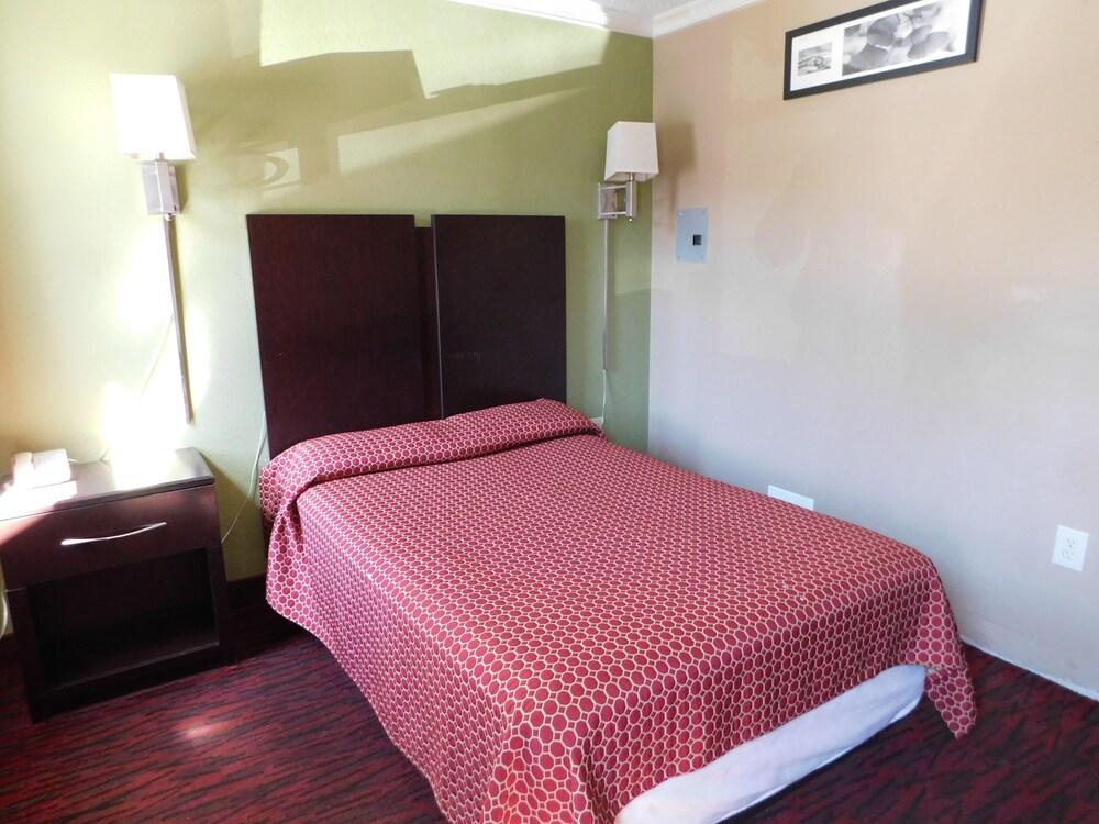 Mounts Motel photo 10