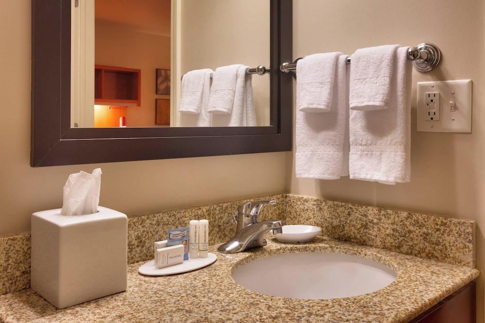 Towneplace Suites Marriott Meridian photo 16