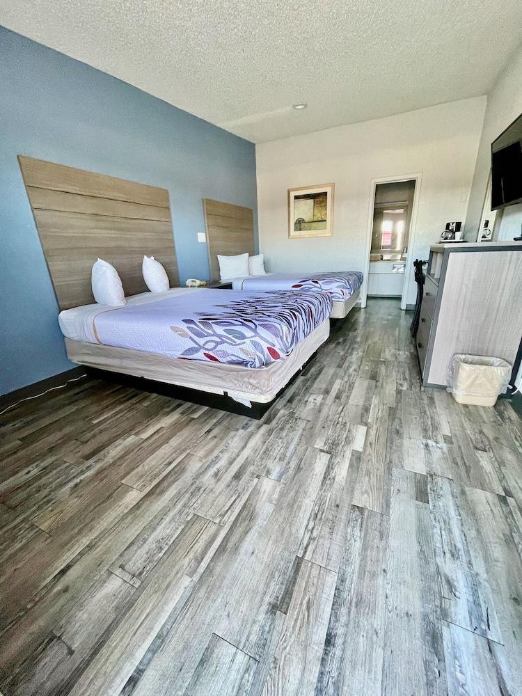 Delux Inn photo 13