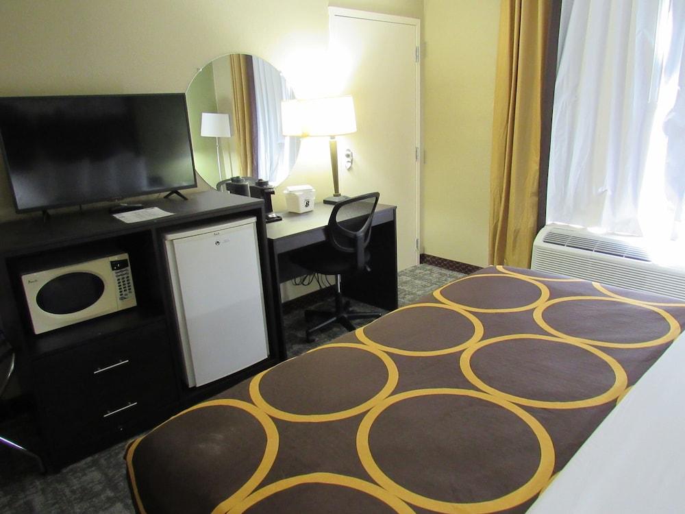 Super 8 by Wyndham New Cumberland photo 46