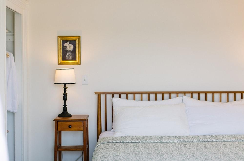 Admirals Quarters Inn photo 44