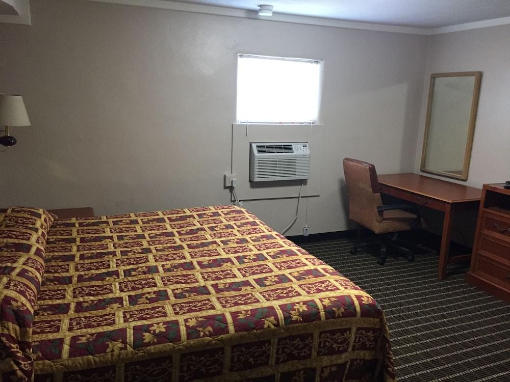 Economy Motel photo 5