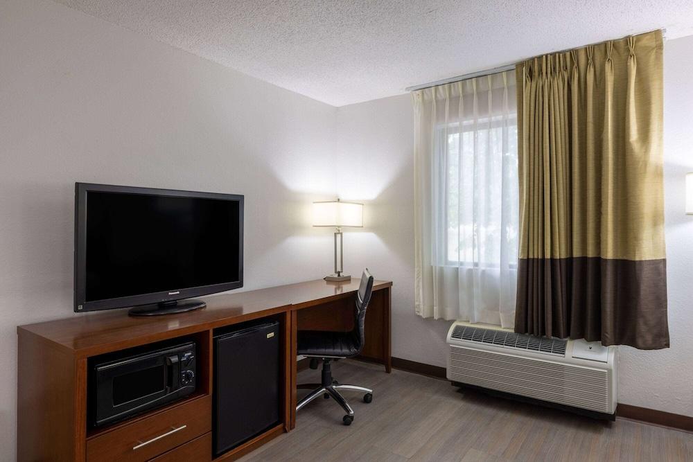 Travelodge by Wyndham Brooklyn Center photo 23