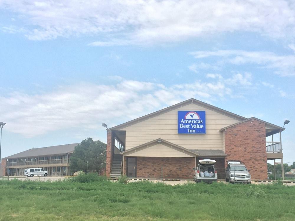 Americas Best Value Inn Garden City photo 10