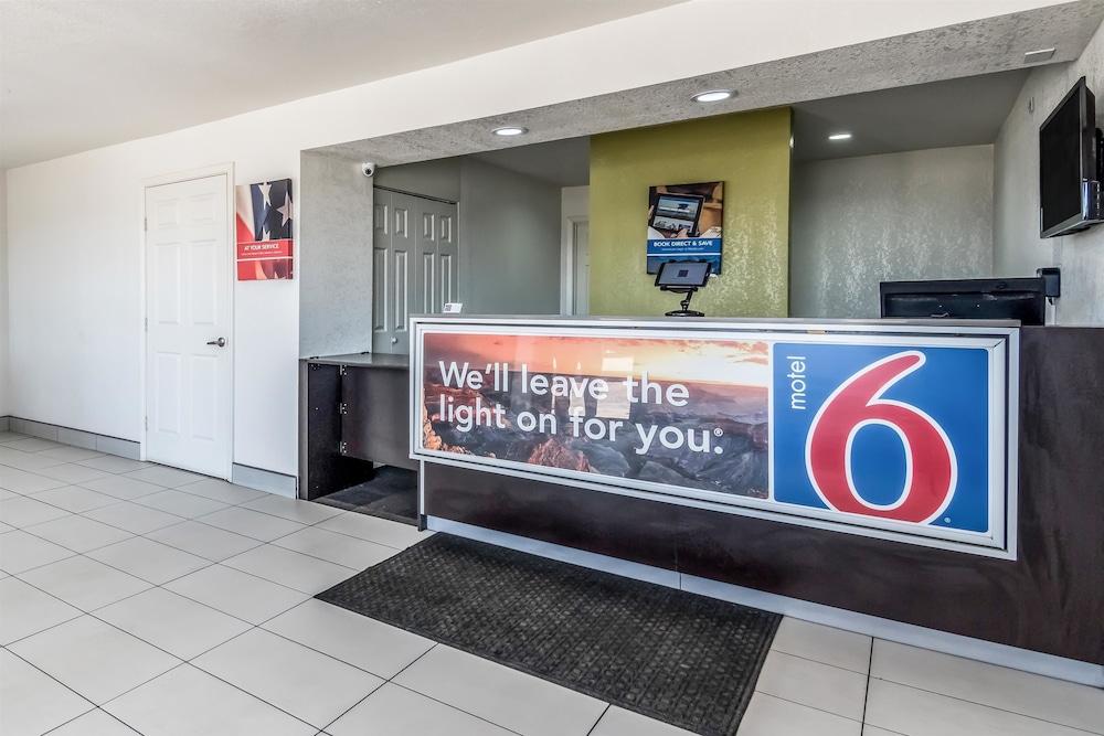 Motel 6 Fort Worth, TX - North photo 3