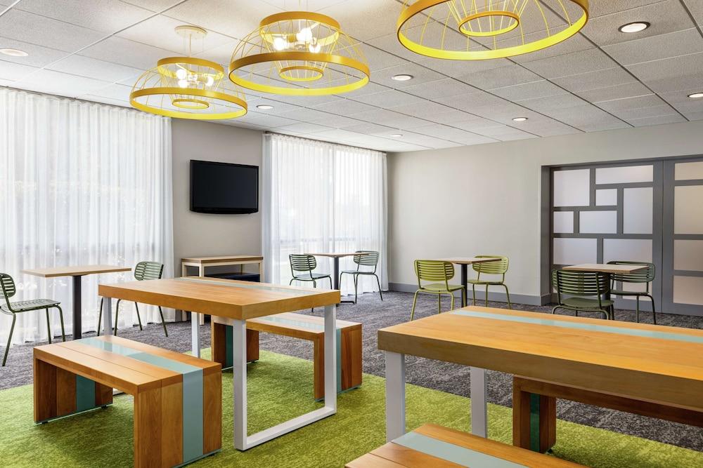 Spark by Hilton Germantown Washington DC North photo 2