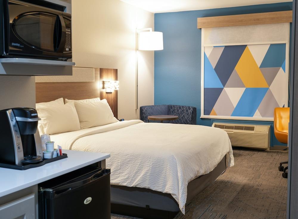 Holiday Inn Express & Suites Dallas Southwest-Cedar Hill by IHG photo 20