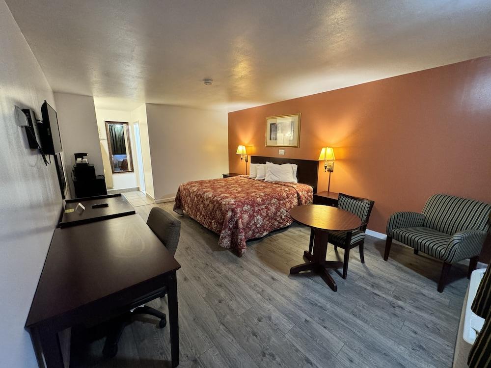 Inn Towne Motel photo 8