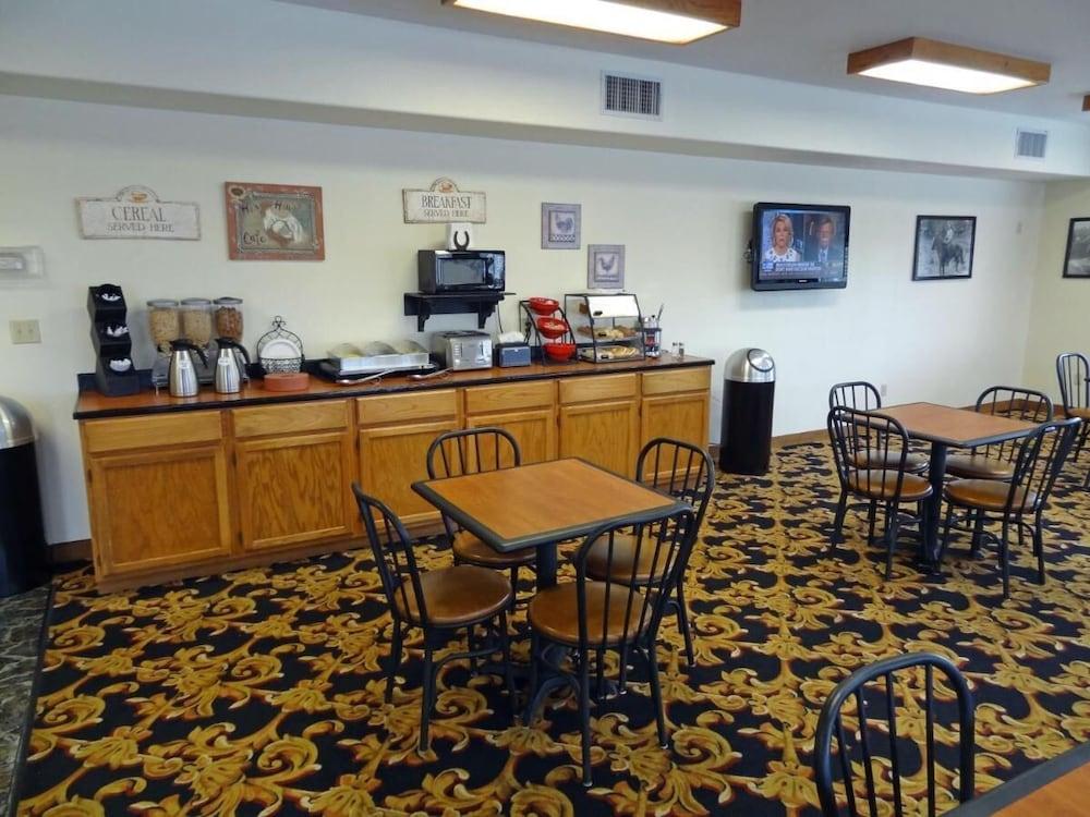 Texan Inn By OYO Beeville US-181 photo 19