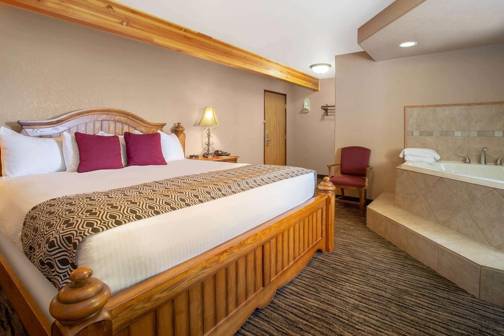 Super 8 by Wyndham Lewistown photo 19