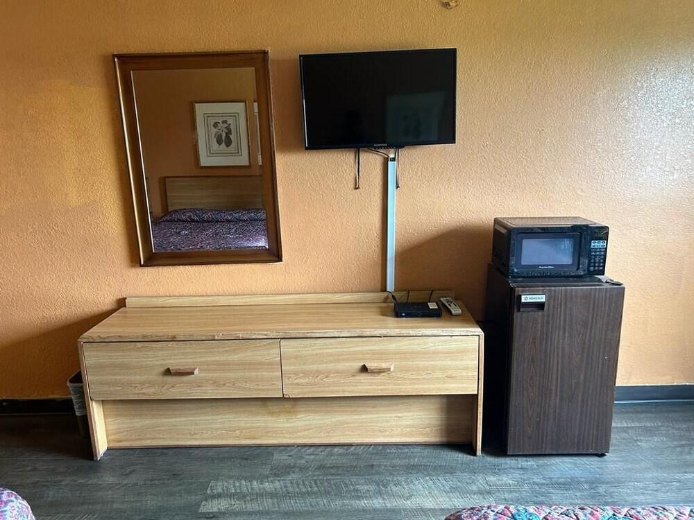 Hillcrest Motel By OYO Aurora IN Near Lawrenceburg photo 14
