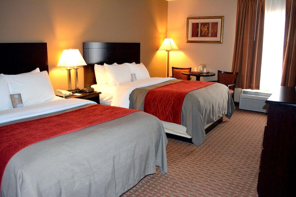 Quality Inn I-70 Near Kansas Speedway photo 2