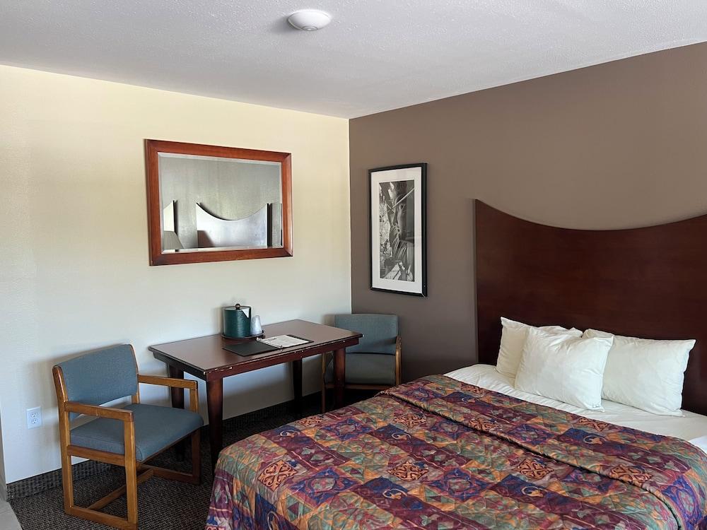 All Star Inn & Suites photo 52