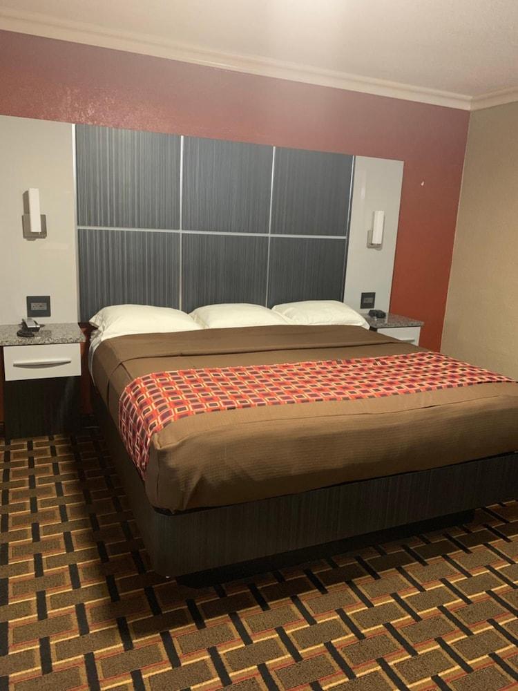 Budget Inn photo 12