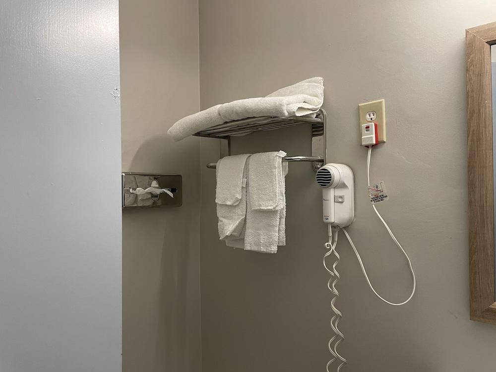Gas Lite Motel photo 32