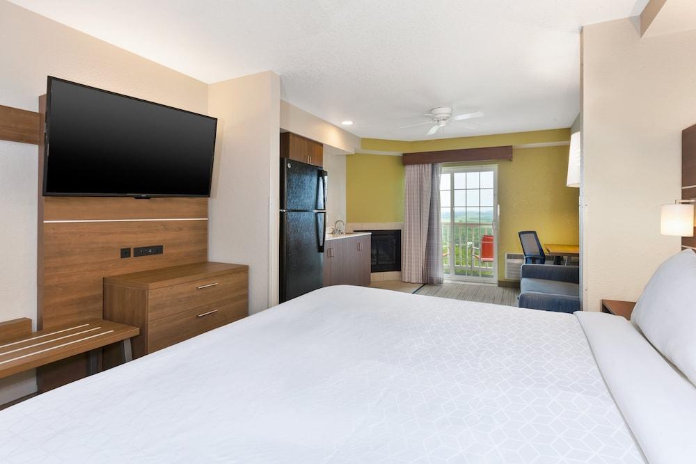Holiday Inn Express & Suites Petoskey by IHG photo 34