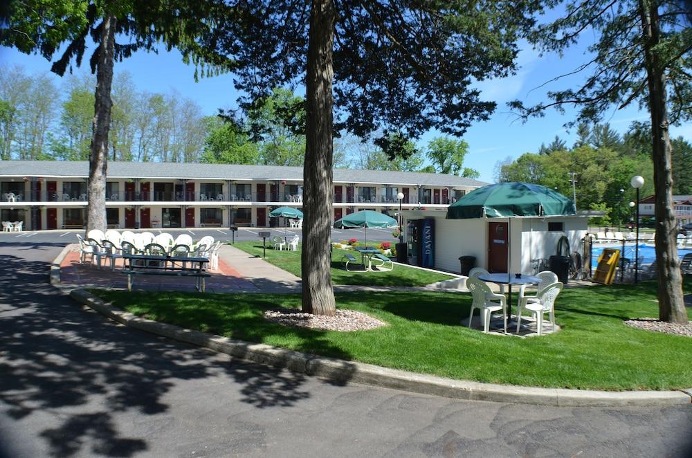 Amber's Inn & Suites — hotel in Wisconsin Dells, WI