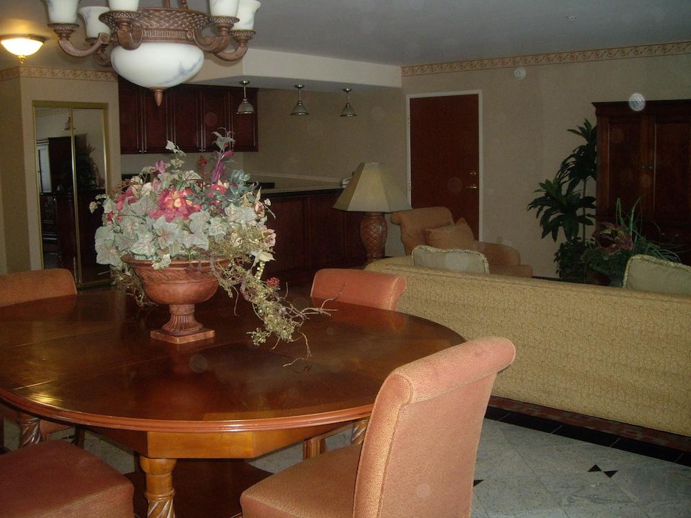Holiday Inn Express Hotel & Suites El Centro by IHG photo 7
