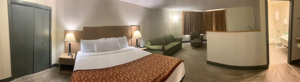 University Inn & Suites Stevens Point photo 3