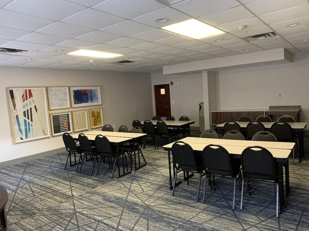 Holiday Inn Express West Point by IHG photo 33