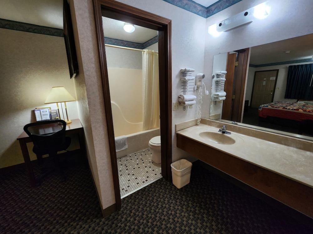Americas Inn photo 84