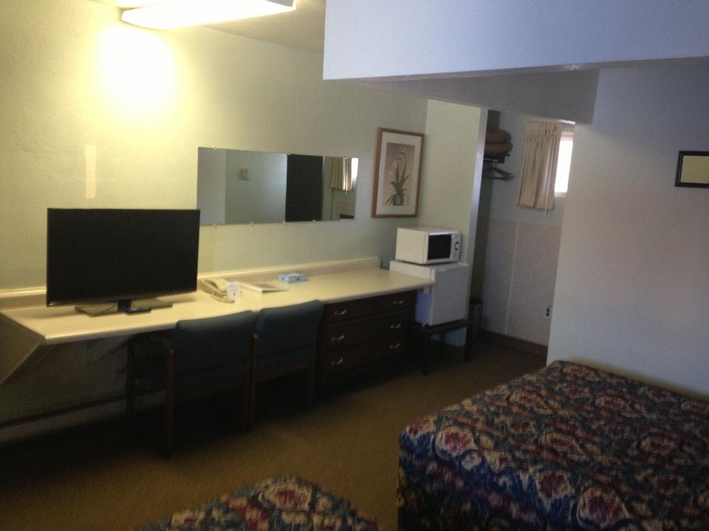 Jamestown Motel photo 13