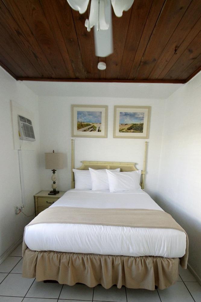 Island Breeze Inn photo 15