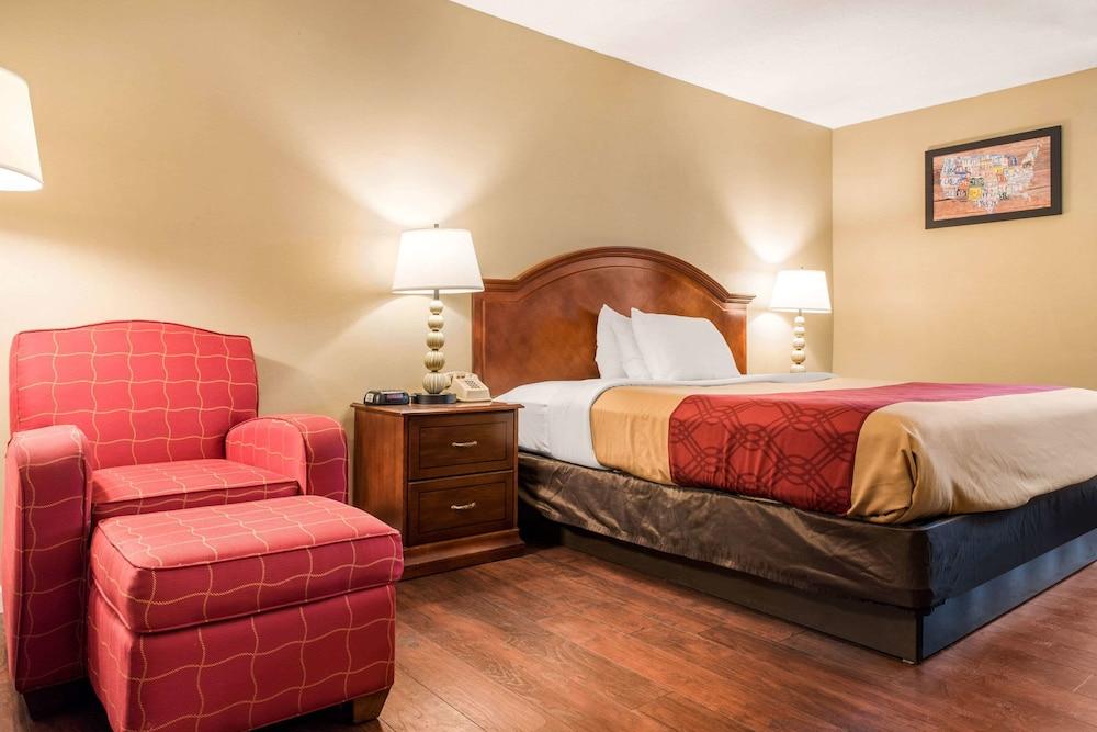 Econo Lodge Holland - Toledo photo 6