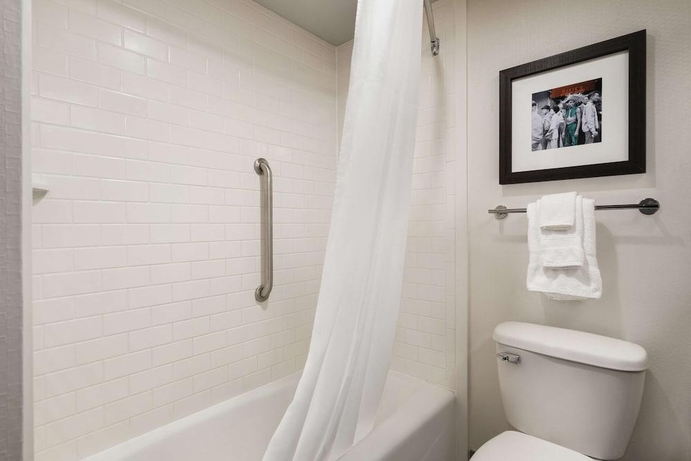 Hampton Inn New Orleans-St. Charles Ave./Garden District photo 9