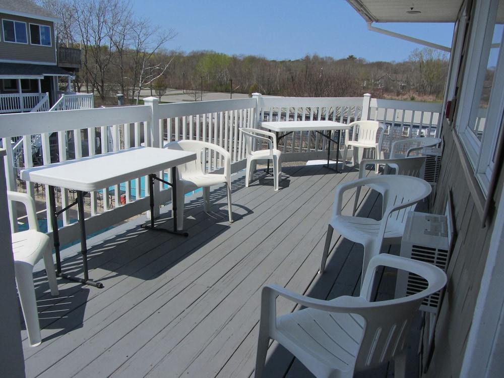 Green Dolphin Motel photo 40