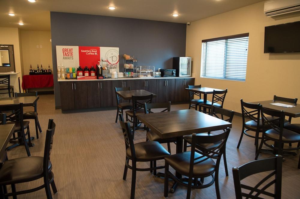 Cobblestone Inn & Suites - Forest City photo 23