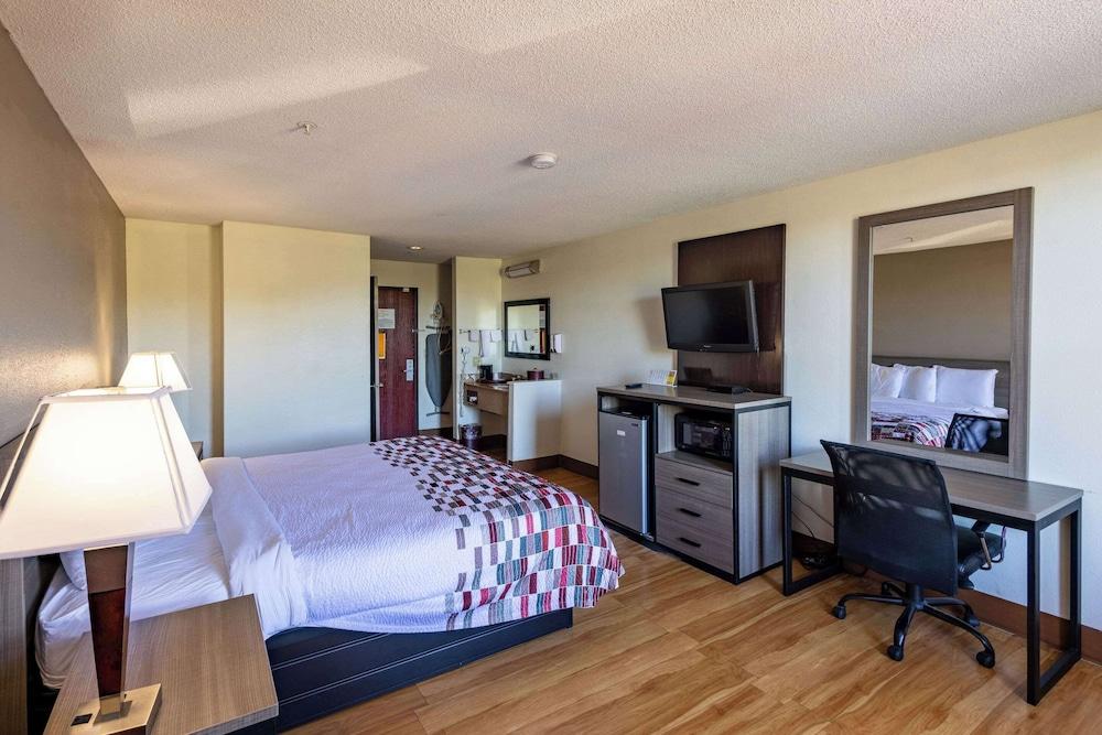 Clarion Pointe photo 23