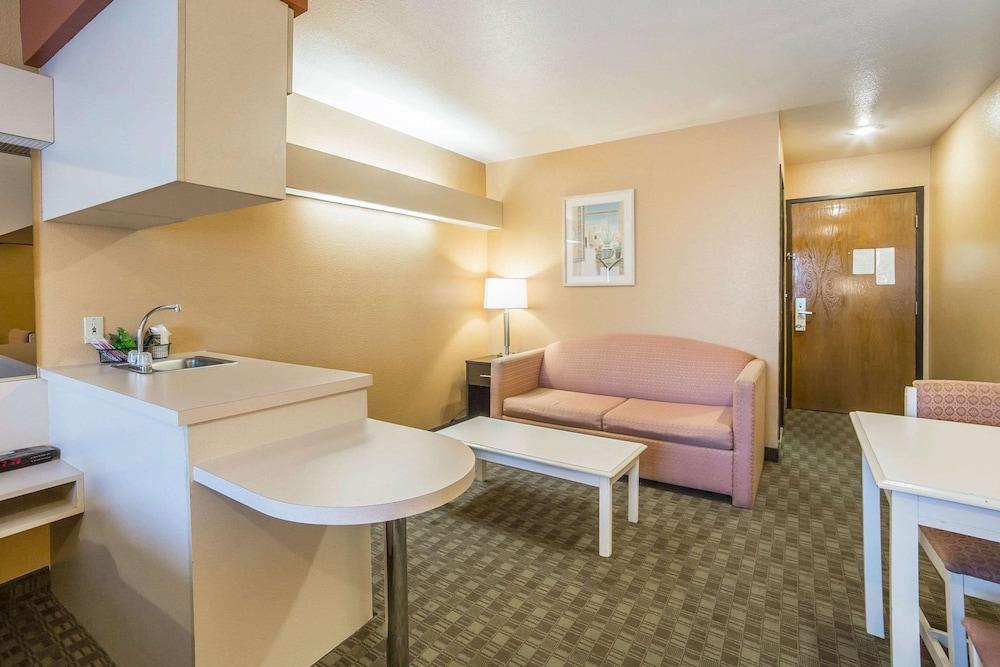 Quality Inn & Suites Elko photo 28