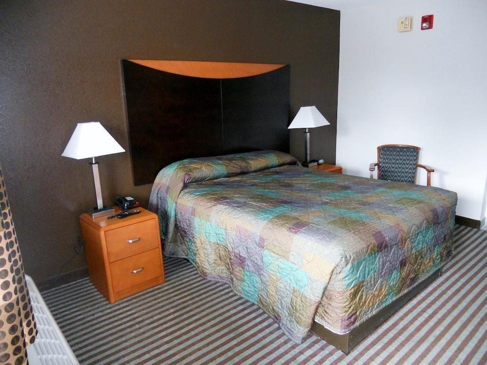 Cypress Inn photo 5