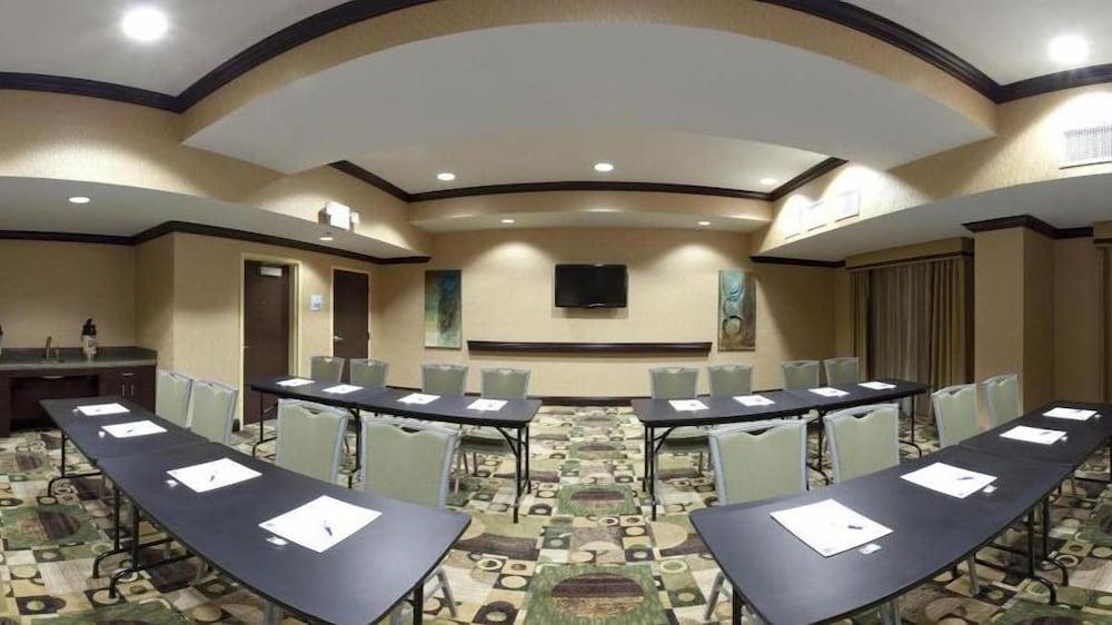 Holiday Inn Express & Suites El Paso West by IHG photo 9