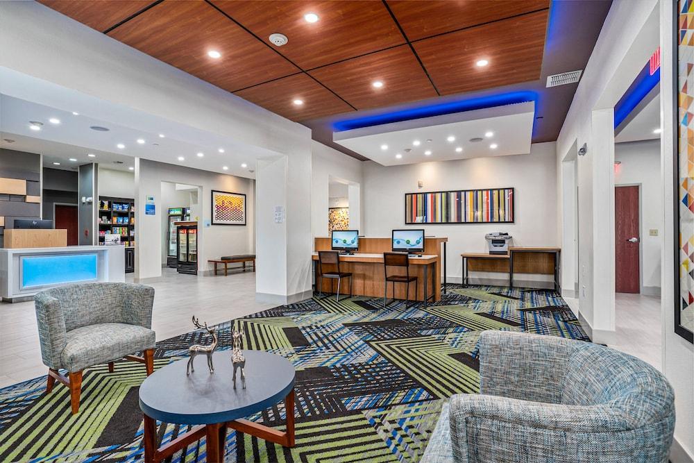 Holiday Inn Express Suites Van Buren-Ft Smith Area by IHG photo 45