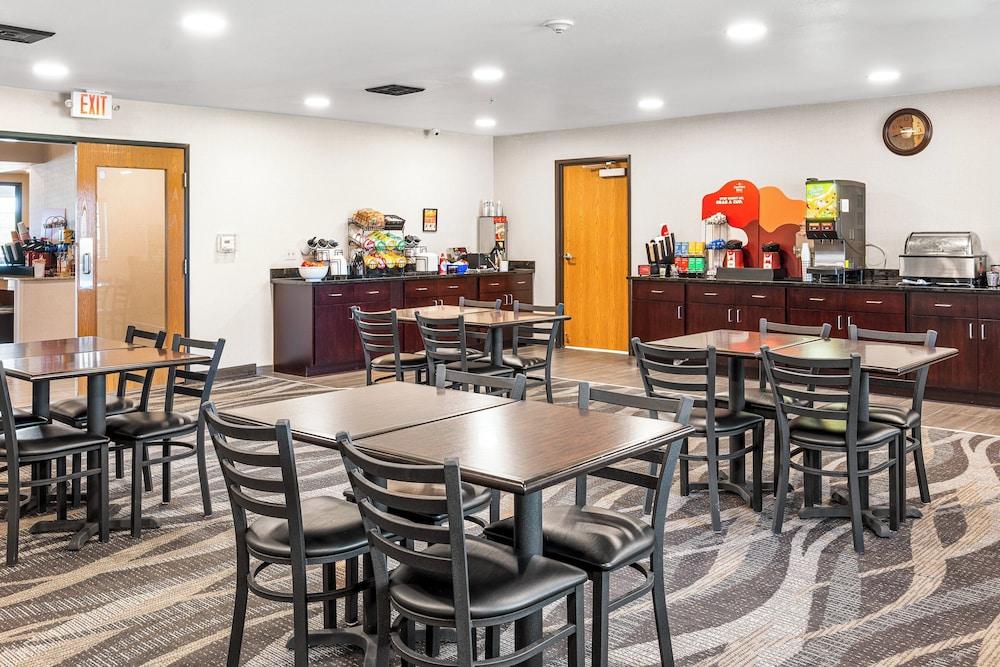 Boarders Inn & Suites by Cobblestone Hotels - Shawano photo 30